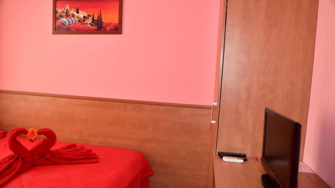 Семеен Хотел Лъки Byala Slatina Esterno foto